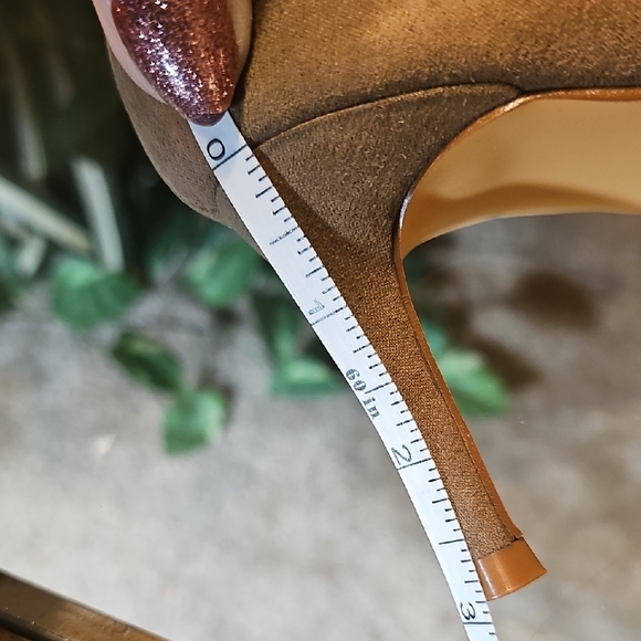 Journee Collection Taupe Pleated Heels - Picture 6 of 9